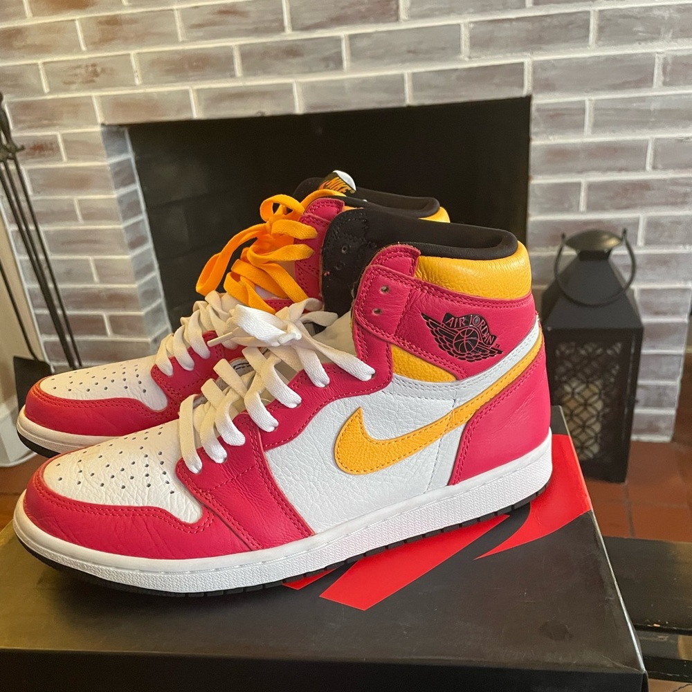 Air Jordan 1 Retro High OG ‘Light Fusion Red’